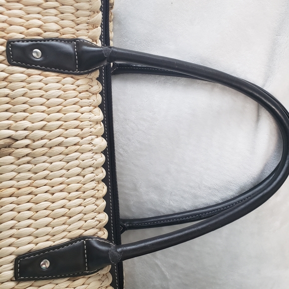 Wicker and black purse summer spring - Picture 4 of 4